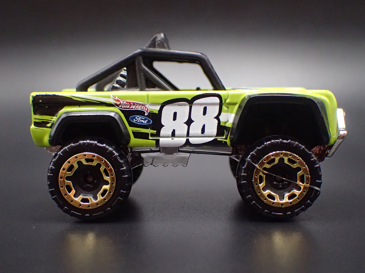 1966-1977 FORD BRONCO 4X4 OFF ROAD CUSTOM GREEN 1:64 SCALE DIECAST MODEL CAR
