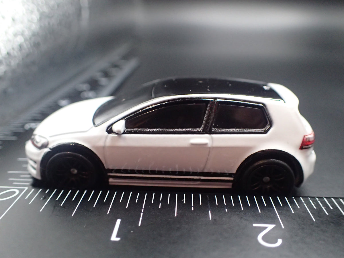 2012-2021 VW VOLKSWAGEN GOLF GTI MK7 WHITE 1:64 SCALE DIORAMA DIECAST MODEL CAR