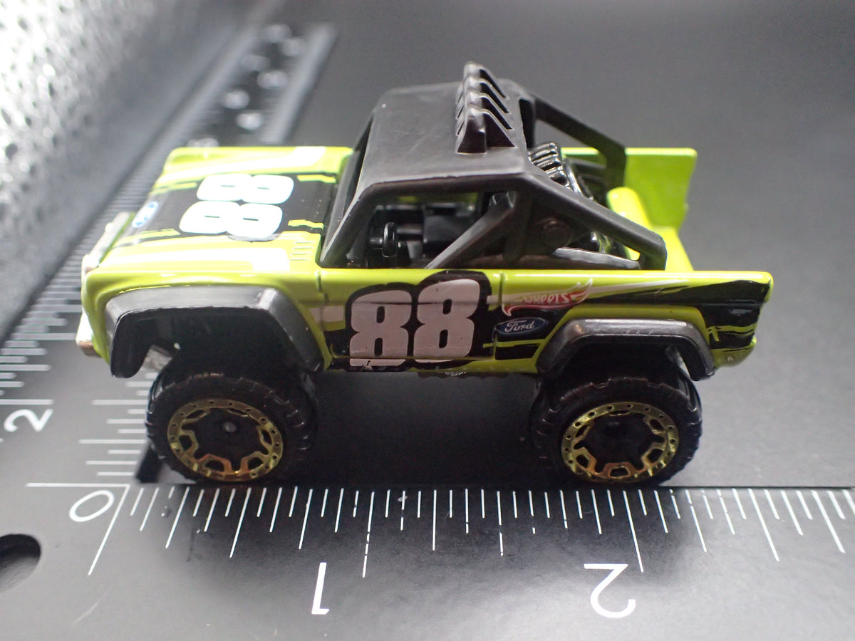1966-1977 FORD BRONCO 4X4 OFF ROAD CUSTOM GREEN 1:64 SCALE DIECAST MODEL CAR