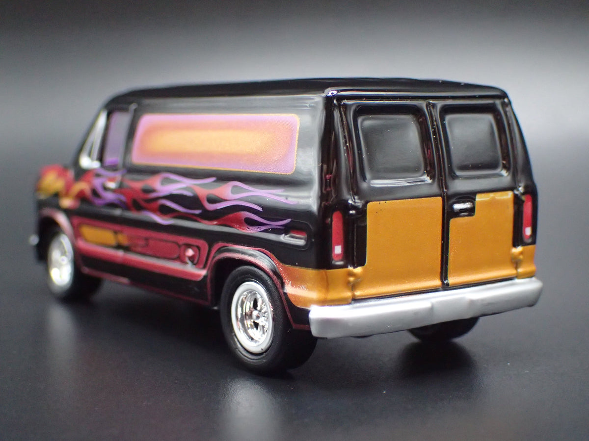 1975-1991 FORD ECONOLINE 150 VAN CLUB WAGON 1:64 SCALE DIORAMA DIECAST MODEL CAR
