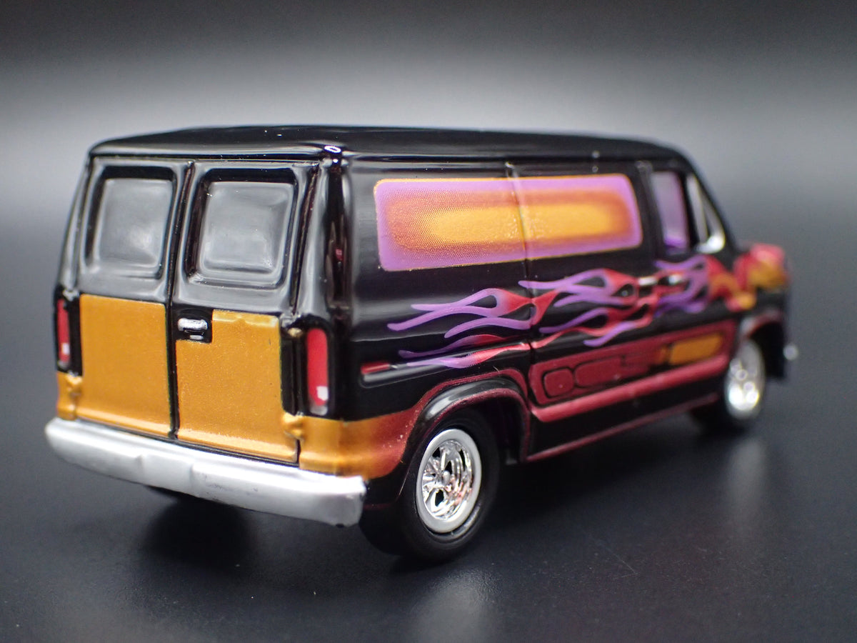 1975-1991 FORD ECONOLINE 150 VAN CLUB WAGON 1:64 SCALE DIORAMA DIECAST MODEL CAR