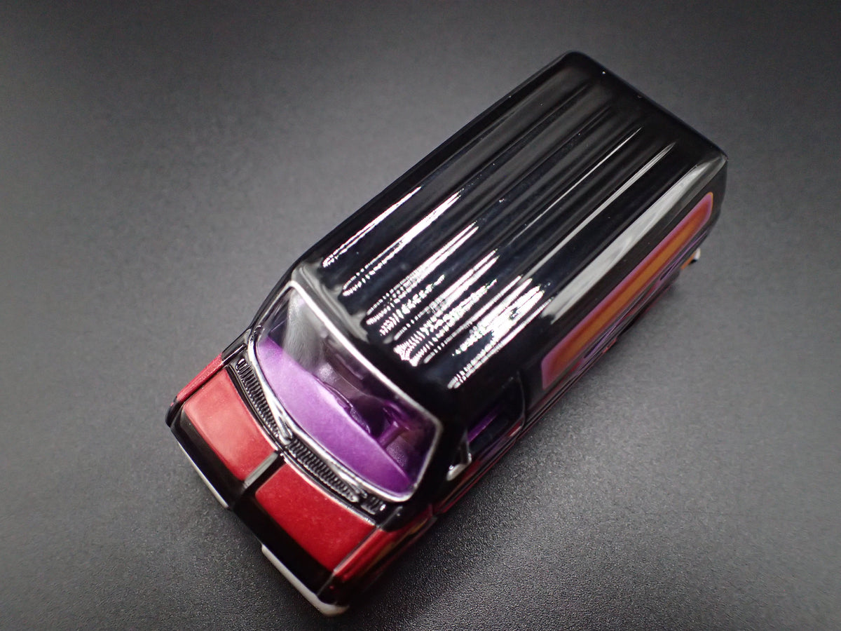 1975-1991 FORD ECONOLINE 150 VAN CLUB WAGON 1:64 SCALE DIORAMA DIECAST MODEL CAR