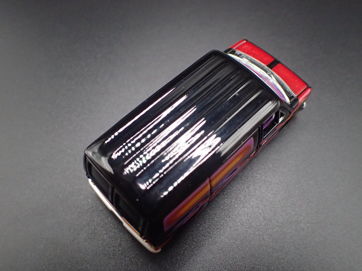 1975-1991 FORD ECONOLINE 150 VAN CLUB WAGON 1:64 SCALE DIORAMA DIECAST MODEL CAR