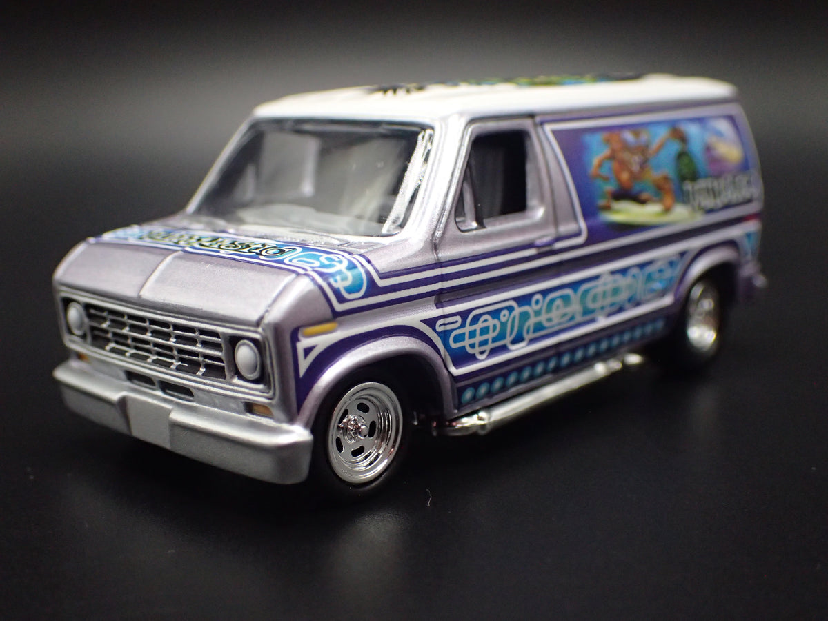 1975-1991 FORD ECONOLINE 150 VAN CLUB WAGON 1:64 SCALE DIORAMA DIECAST MODEL CAR