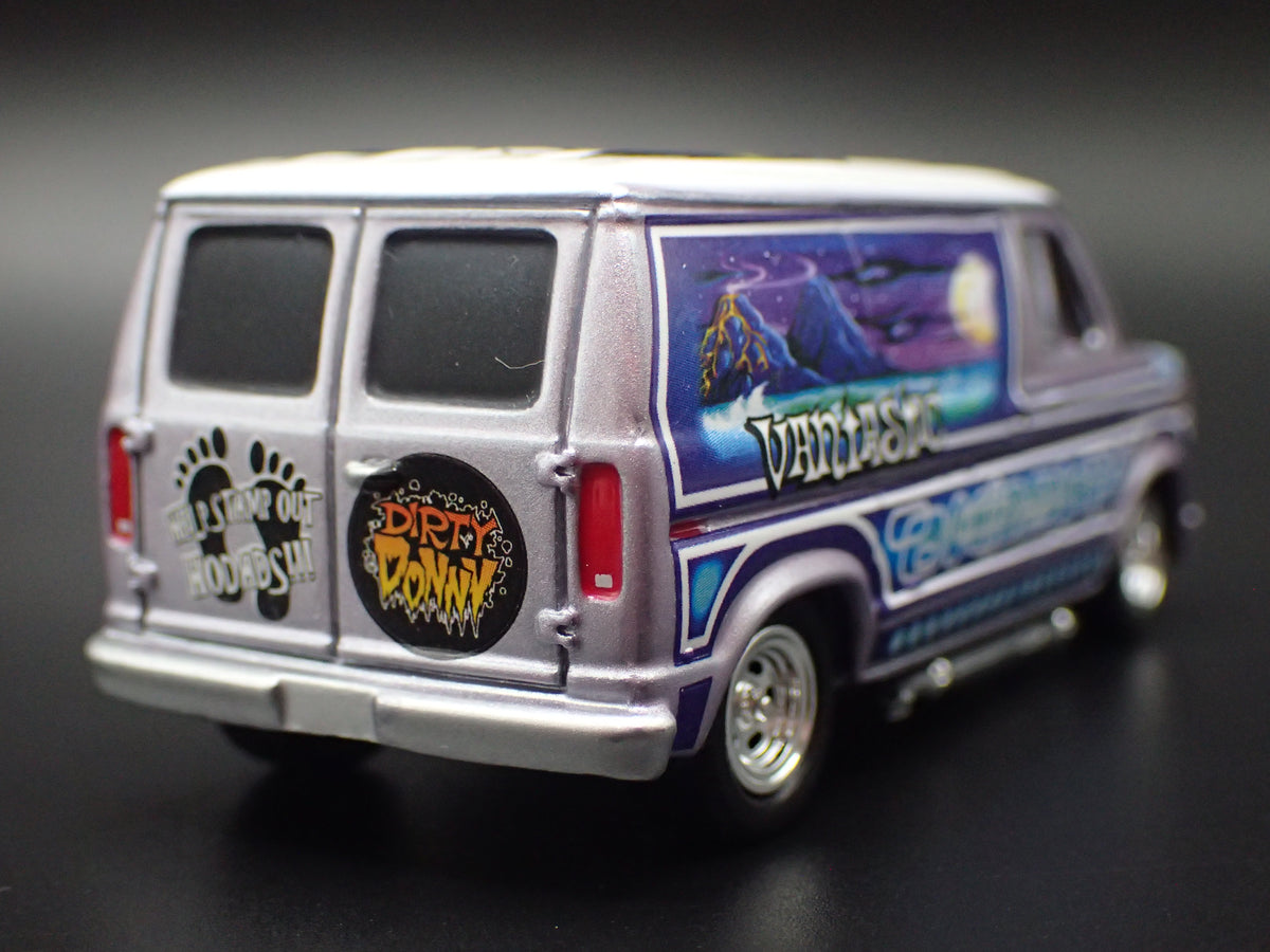 1975-1991 FORD ECONOLINE 150 VAN CLUB WAGON 1:64 SCALE DIORAMA DIECAST MODEL CAR