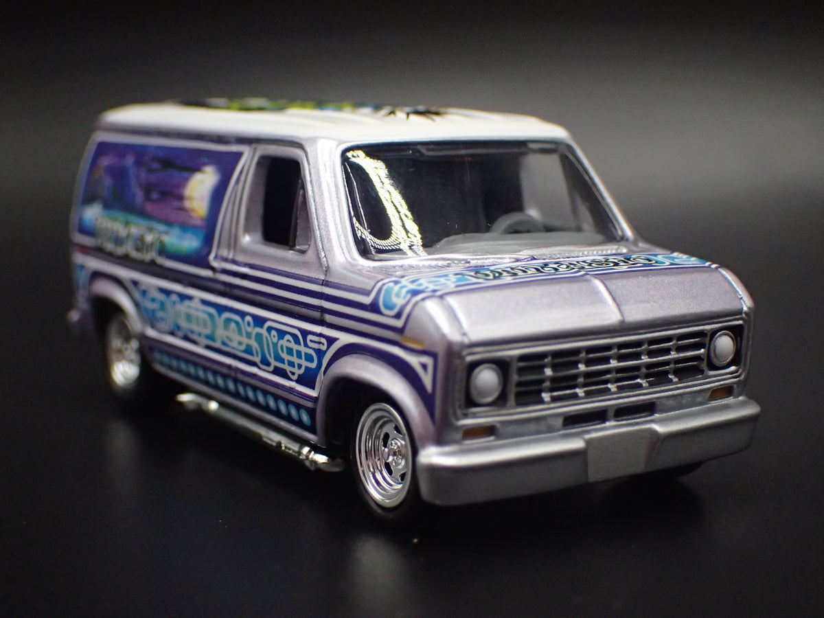 1975-1991 FORD ECONOLINE 150 VAN CLUB WAGON 1:64 SCALE DIORAMA DIECAST MODEL CAR