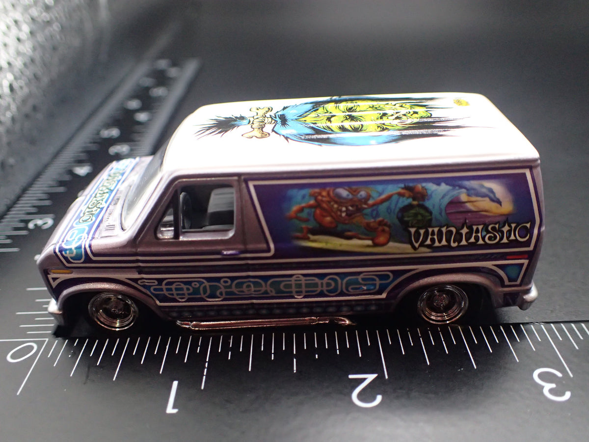 1975-1991 FORD ECONOLINE 150 VAN CLUB WAGON 1:64 SCALE DIORAMA DIECAST MODEL CAR
