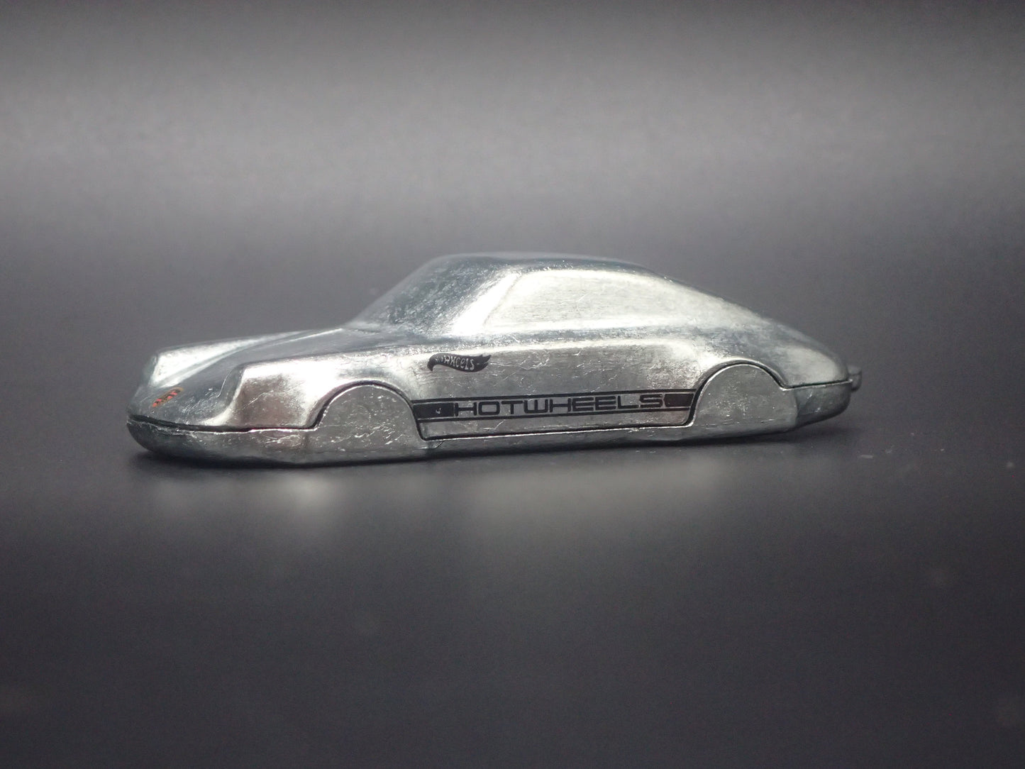 PORSCHE 911 SILVER KEYCHAIN 1:64 SCALE COLLECTIBLE DIORAMA DIECAST MODEL CAR