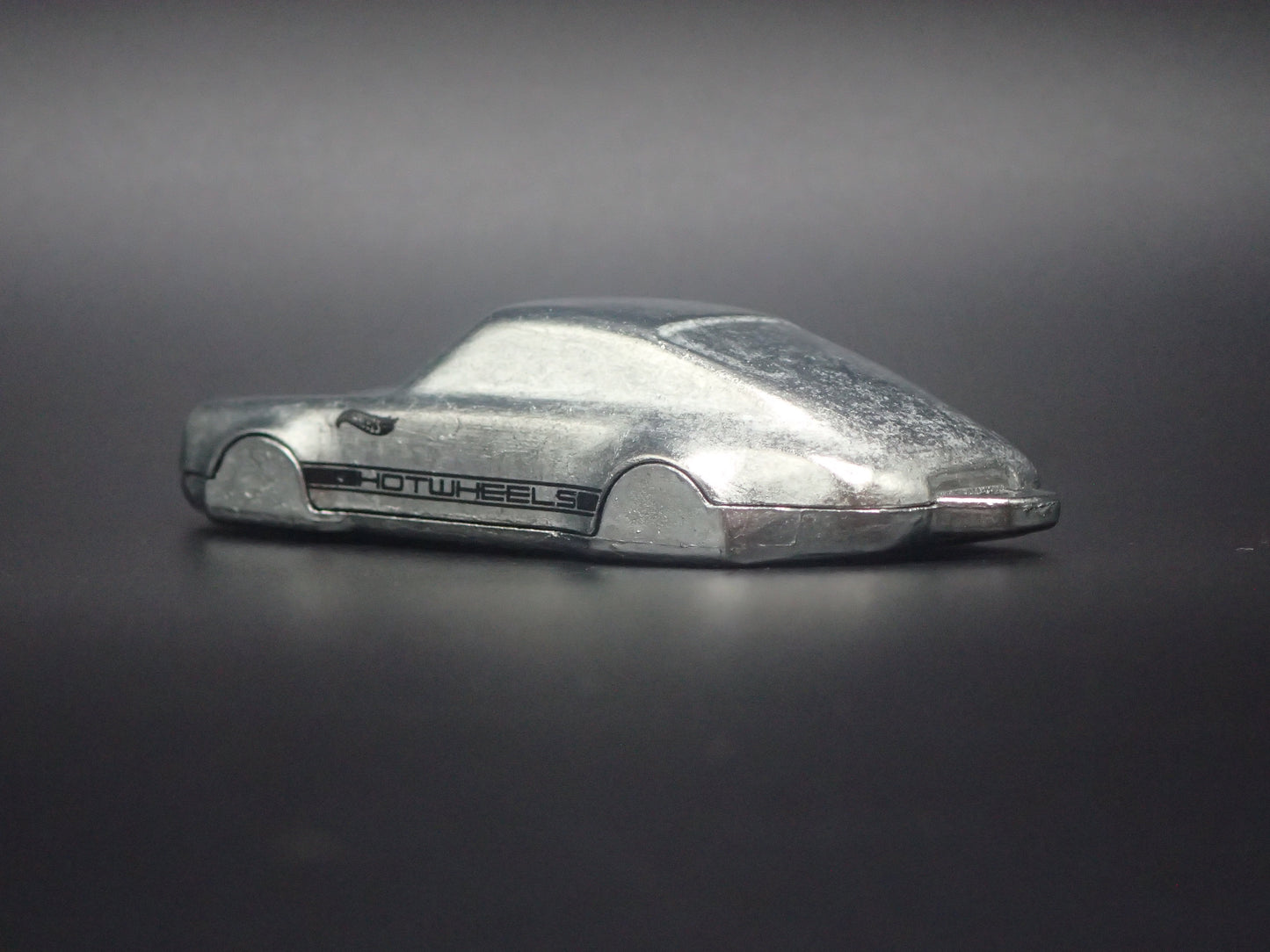 PORSCHE 911 SILVER KEYCHAIN 1:64 SCALE COLLECTIBLE DIORAMA DIECAST MODEL CAR
