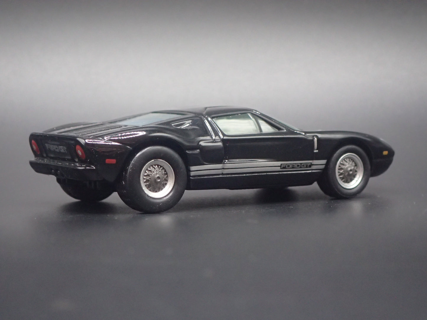 2005 2006 FORD GT BLACK 1:64 SCALE COLLECTIBLE DIORAMA DIECAST MODEL CAR