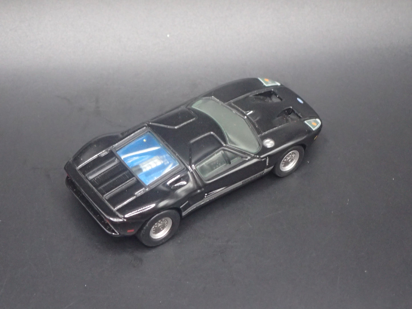 2005 2006 FORD GT BLACK 1:64 SCALE COLLECTIBLE DIORAMA DIECAST MODEL CAR