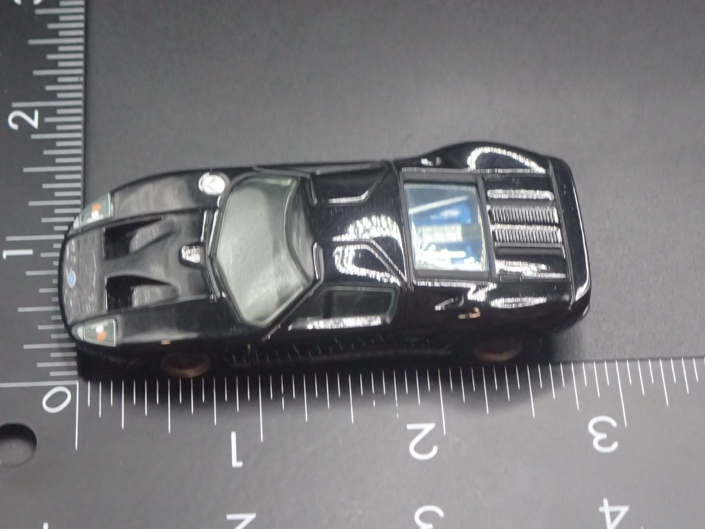 2005 2006 FORD GT BLACK 1:64 SCALE COLLECTIBLE DIORAMA DIECAST MODEL CAR