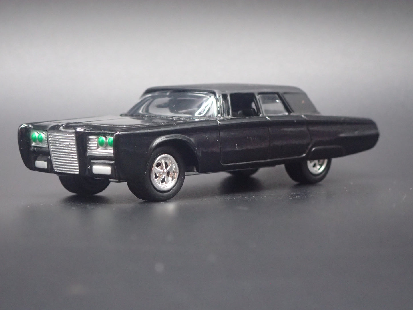 1966 66 CHRSYLER IMPERIAL GREEN HORNET BLACK BEAUTY 1/64 SCALE DIECAST MODEL CAR