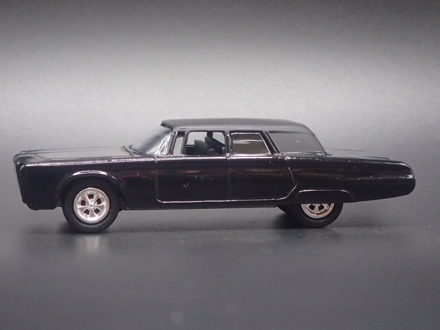 1966 66 CHRSYLER IMPERIAL GREEN HORNET BLACK BEAUTY 1/64 SCALE DIECAST MODEL CAR