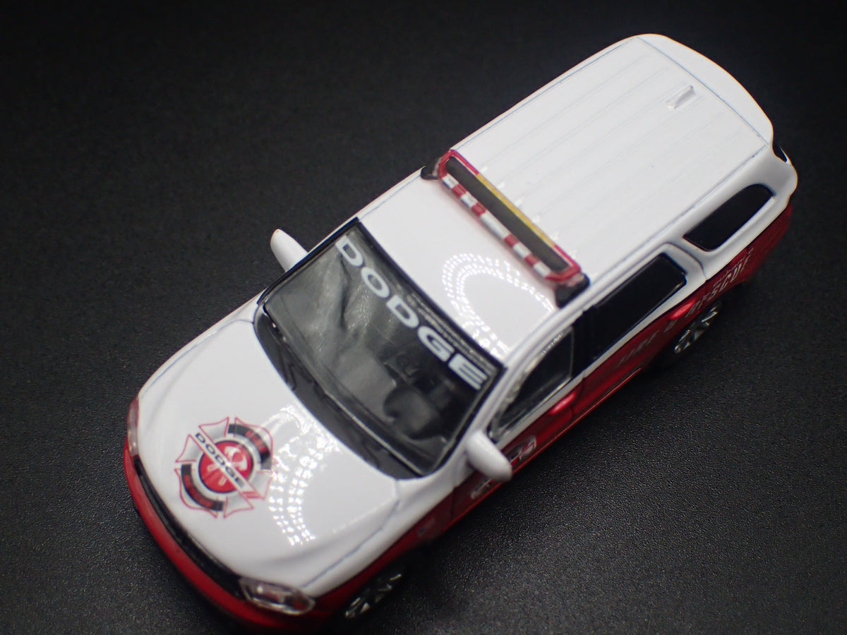 2018-2025 DODGE DURANGO FIRE RESCUE PURSUIT 1:64 SCALE DIORAMA DIECAST MODEL CAR
