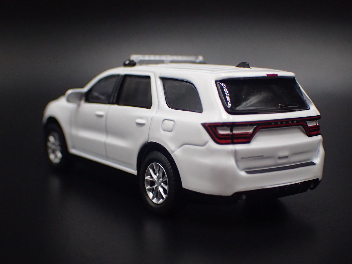 2018-2025 DODGE DURANGO POLICE FIRE PURSUIT 1:64 SCALE DIORAMA DIECAST MODEL CAR