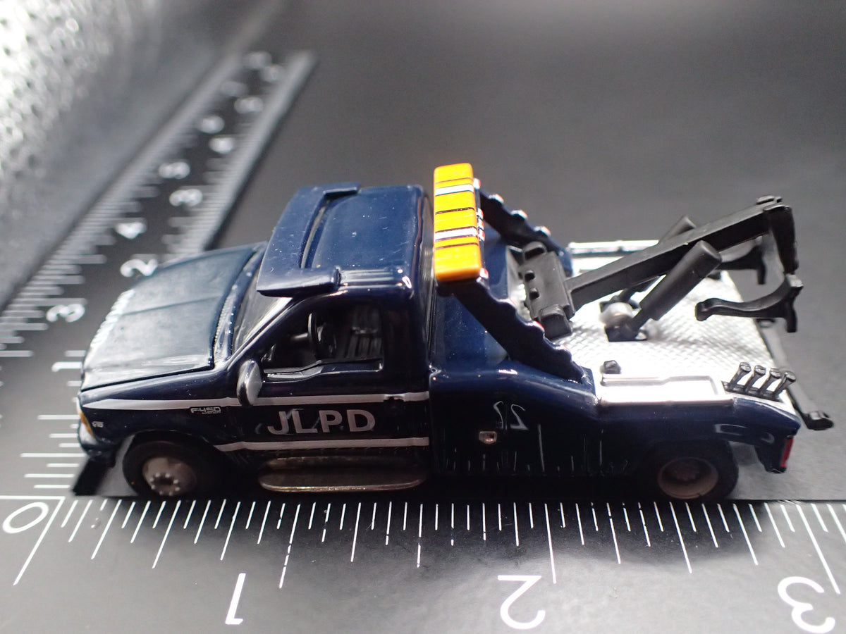 1997-2003 FORD F250 TOW TRUCK WRECKER BLUE 1:64 SCALE DIORAMA DIECAST MODEL CAR