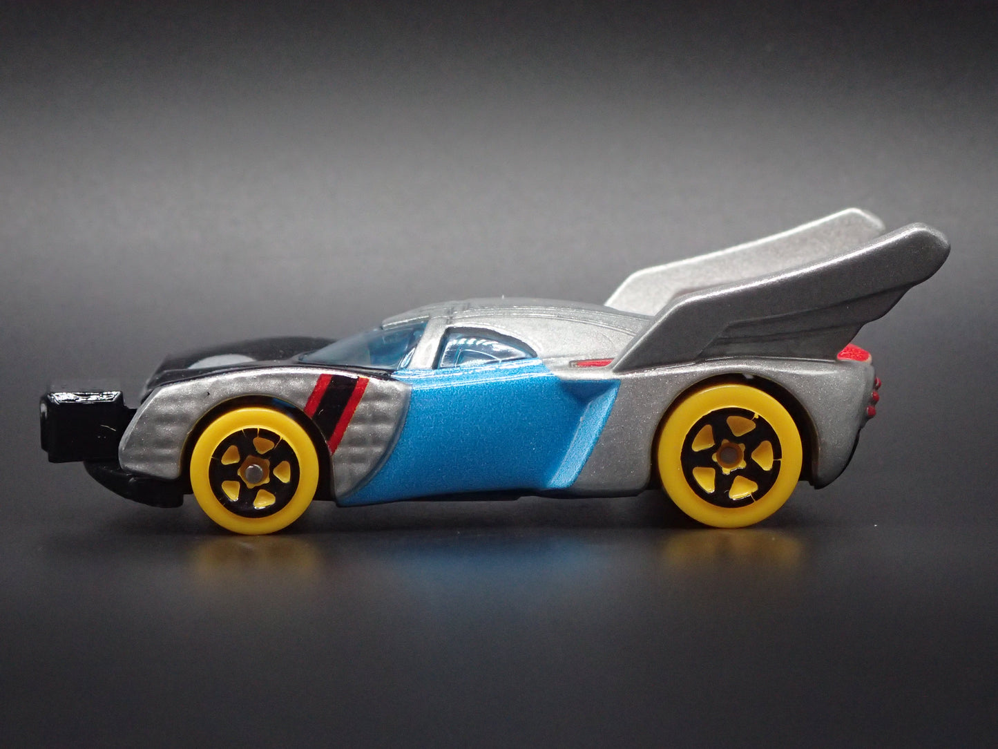 THOR MARVEL CHARACTER CARS 1/64 SCALE DIORAMA DIECAST MODEL CAR