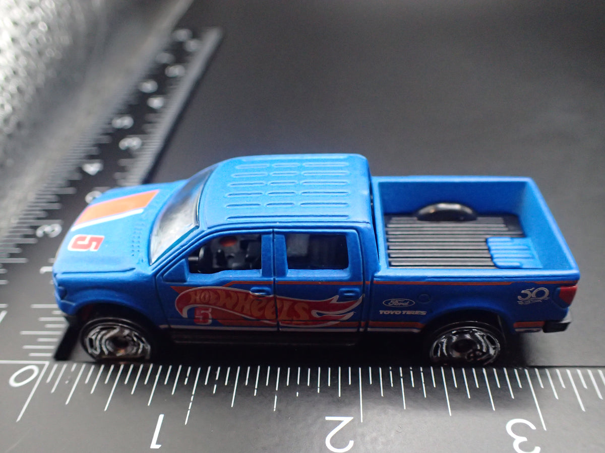 2009 - 2014 FORD F150 PICKUP TRUCK BLUE 1:64 SCALE DIORAMA DIECAST MODEL CAR