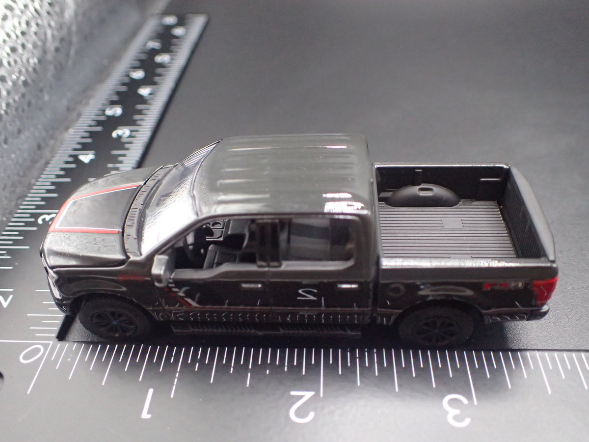 2015-2020 FORD F150 LARIAT PICKUP TRUCK 1:64 SCALE DIORAMA DIECAST MODEL CAR