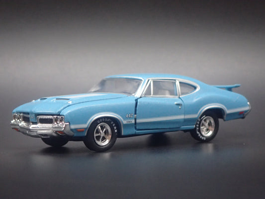 1970 70 OLDS OLDSMOBILE CUTLASS 442 W30 1:64 SCALE DIORAMA DIECAST MODEL CAR