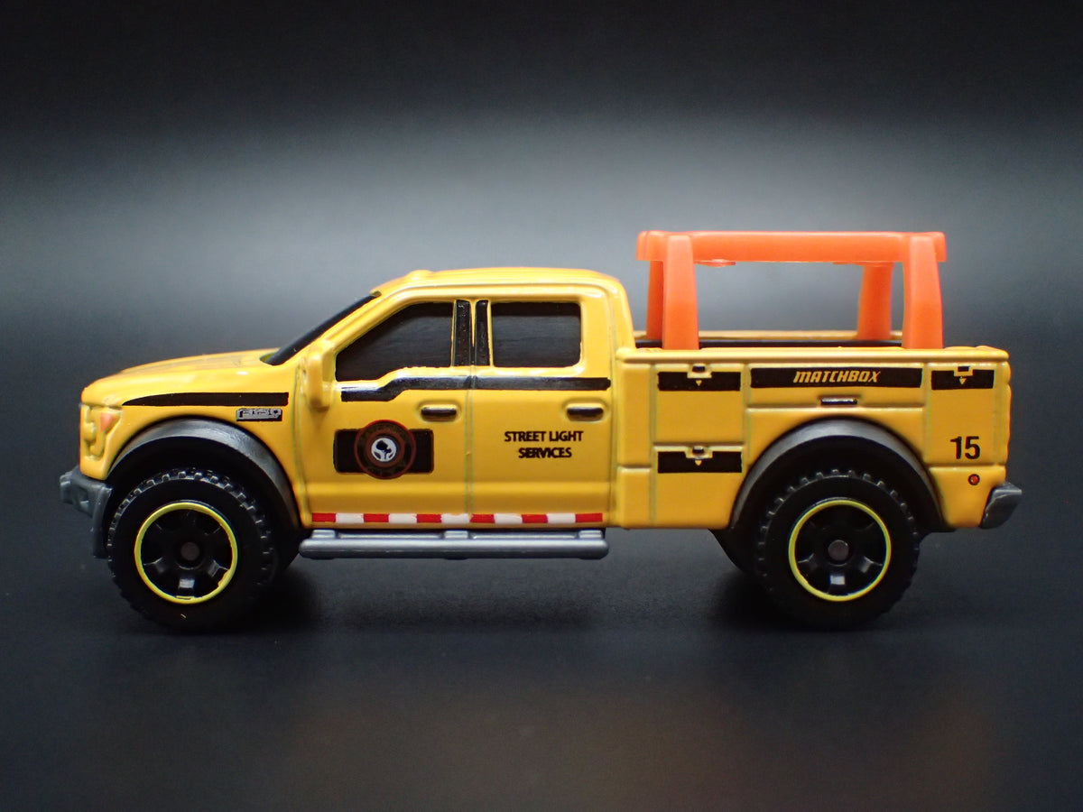 2015 - 2020 FORD F150 PICKUP TRUCK CONTRACTOR 1:64 SCALE DIECAST MODEL CAR