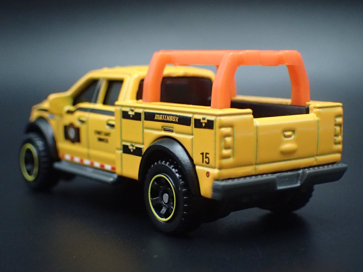 2015 - 2020 FORD F150 PICKUP TRUCK CONTRACTOR 1:64 SCALE DIECAST MODEL CAR