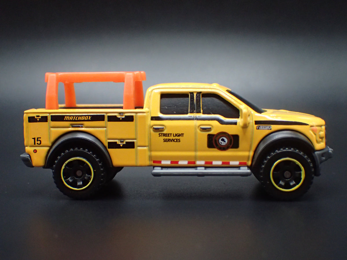 2015 - 2020 FORD F150 PICKUP TRUCK CONTRACTOR 1:64 SCALE DIECAST MODEL CAR