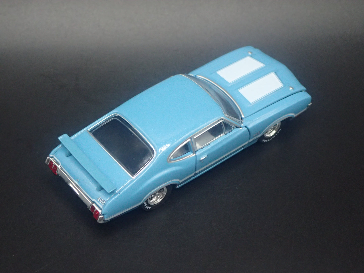 1970 70 OLDS OLDSMOBILE CUTLASS 442 W30 1:64 SCALE DIORAMA DIECAST MODEL CAR