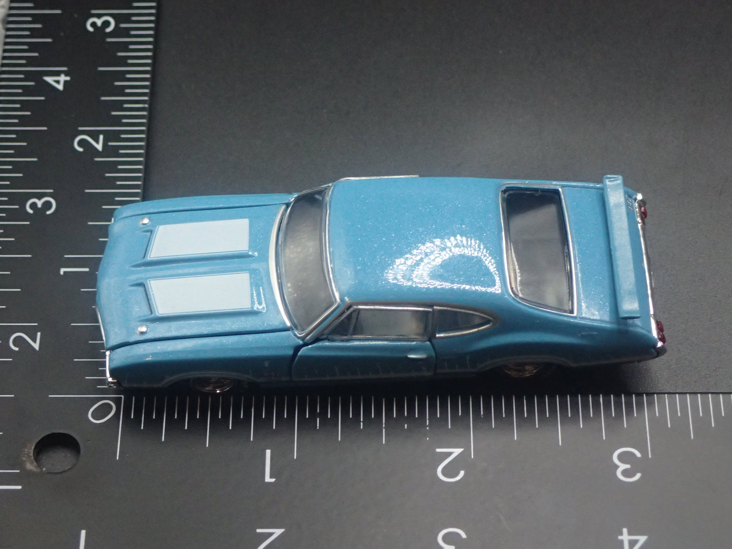 1970 70 OLDS OLDSMOBILE CUTLASS 442 W30 1:64 SCALE DIORAMA DIECAST MODEL CAR