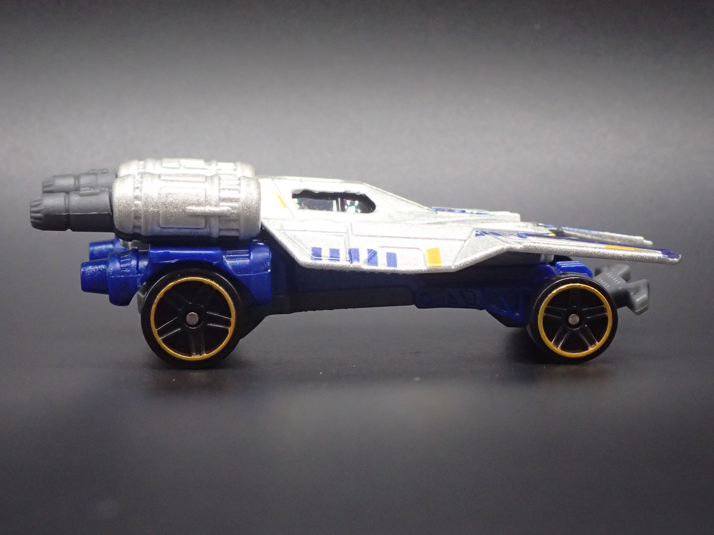 DPV32 U-WING STAR WARS 1/64 SCALE COLLECTIBLE DIORAMA DIECAST MODEL CAR