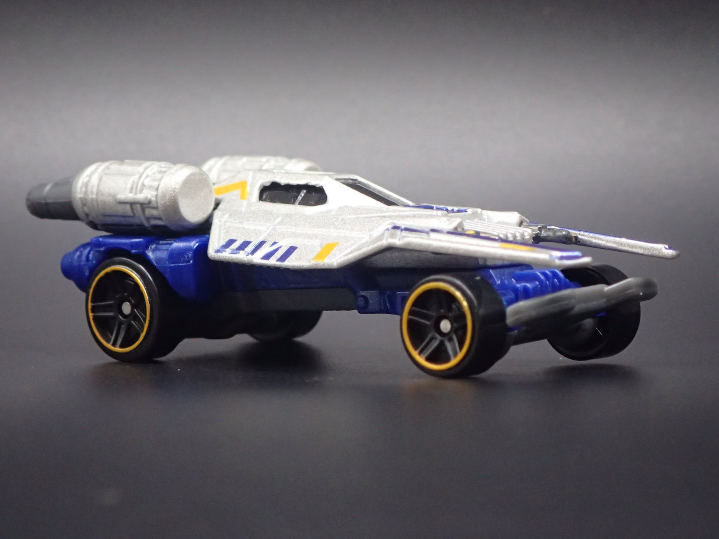 DPV32 U-WING STAR WARS 1/64 SCALE COLLECTIBLE DIORAMA DIECAST MODEL CAR