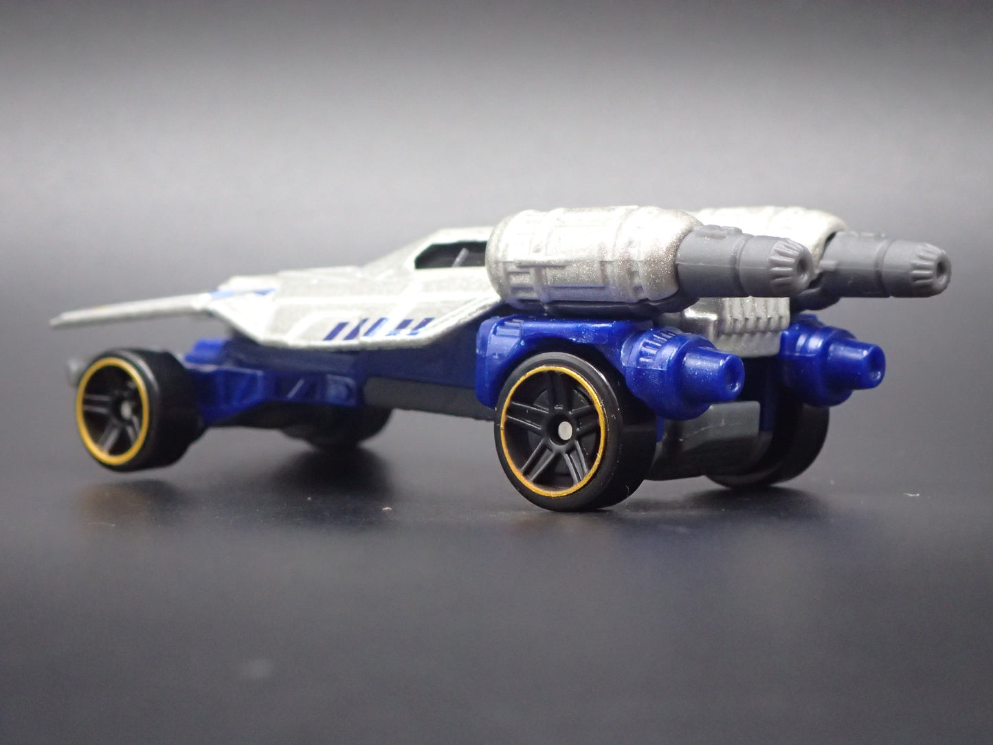 DPV32 U-WING STAR WARS 1/64 SCALE COLLECTIBLE DIORAMA DIECAST MODEL CAR