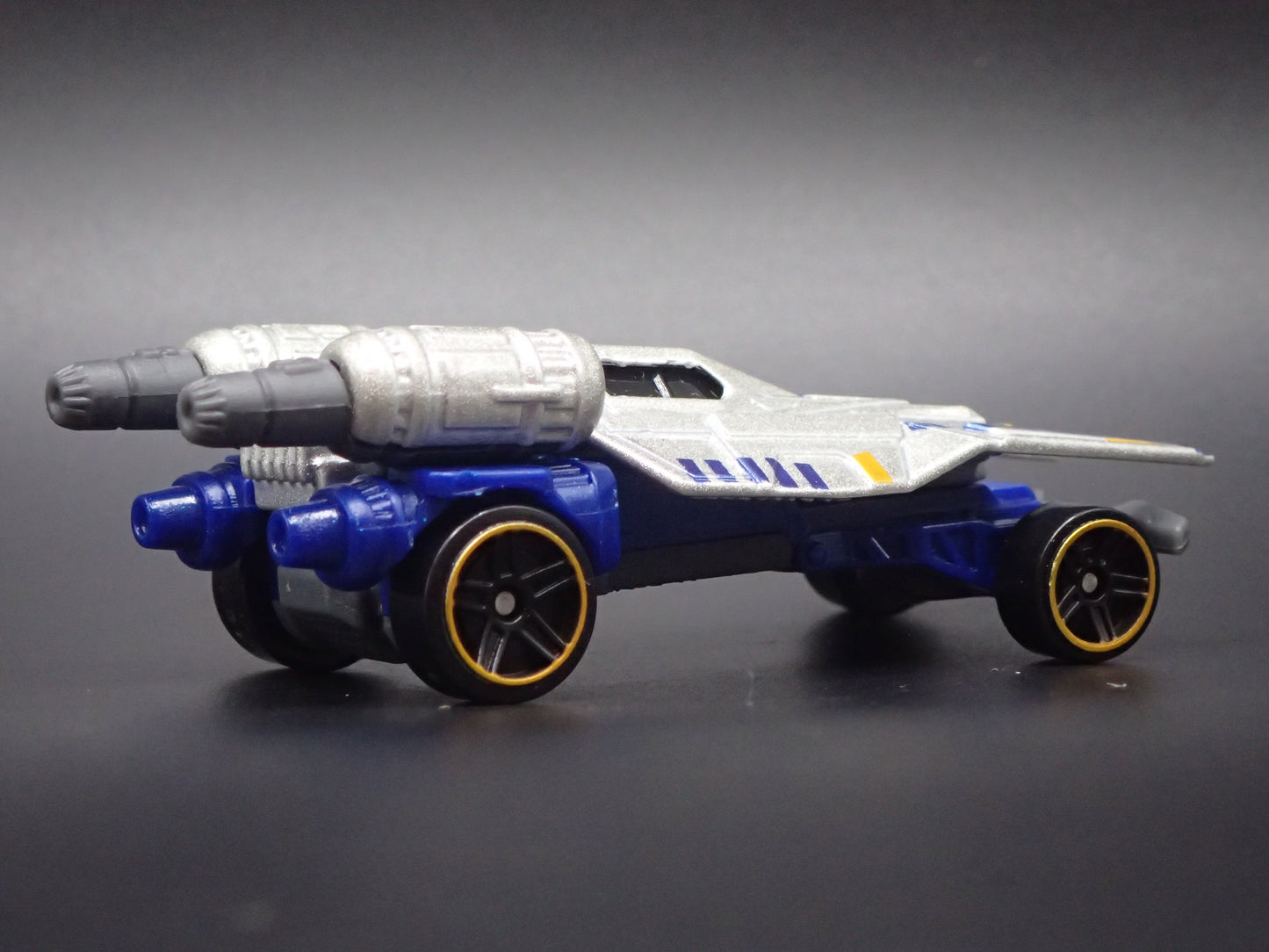 DPV32 U-WING STAR WARS 1/64 SCALE COLLECTIBLE DIORAMA DIECAST MODEL CAR