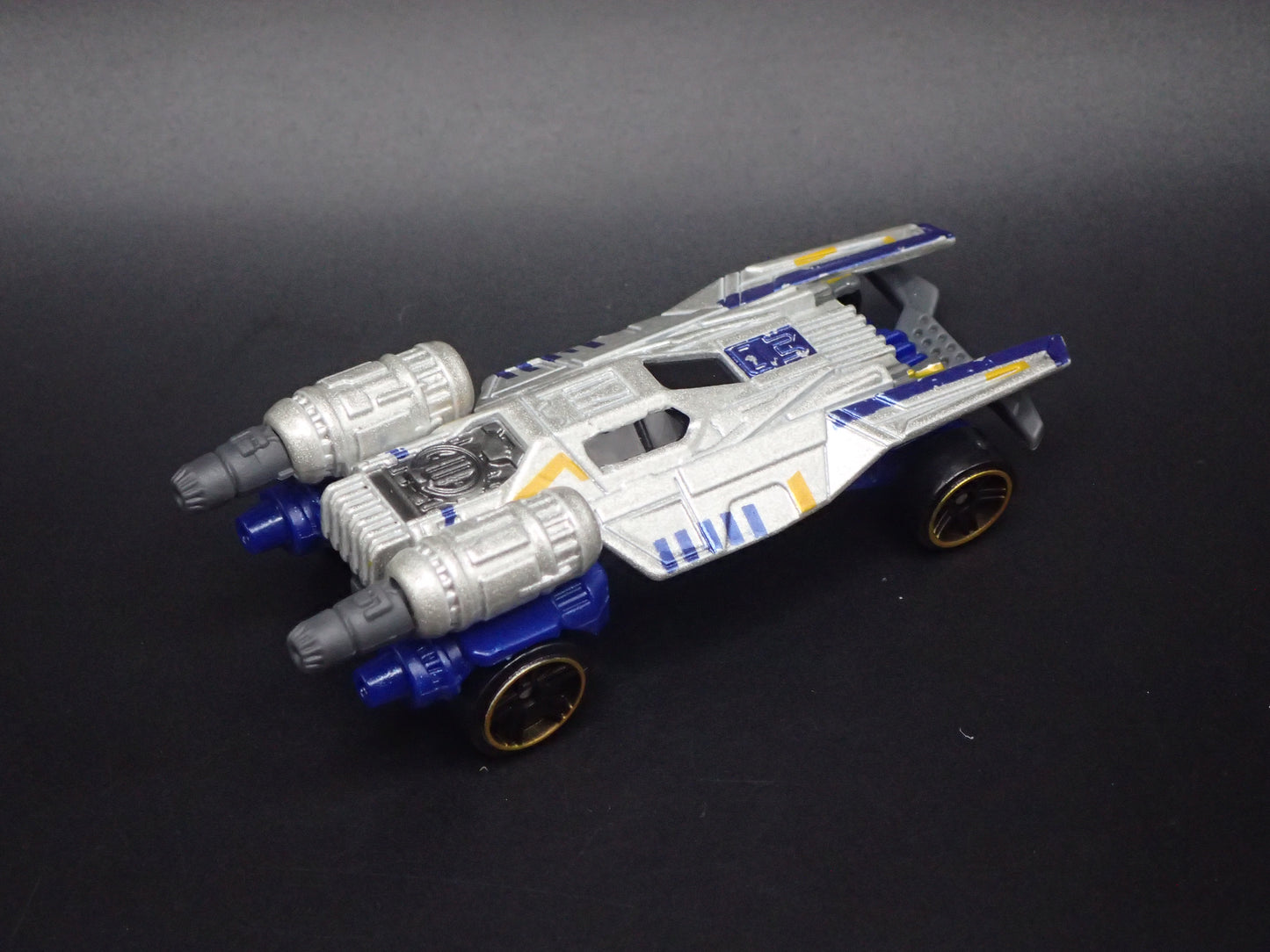DPV32 U-WING STAR WARS 1/64 SCALE COLLECTIBLE DIORAMA DIECAST MODEL CAR