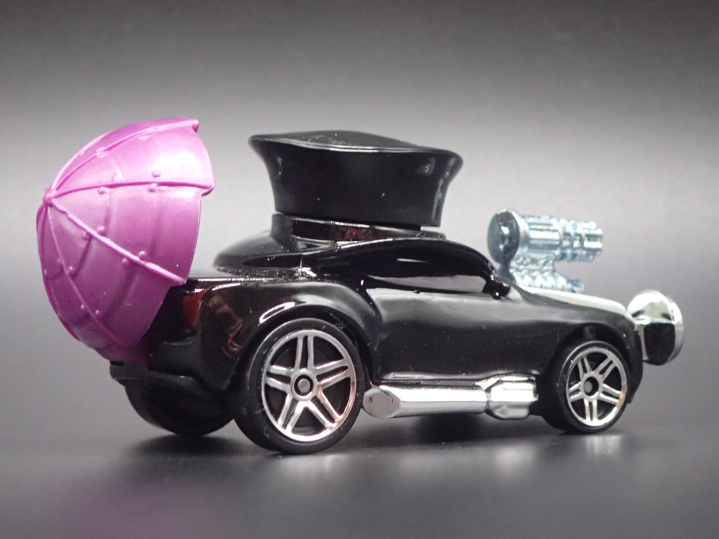 THE PENGUIN DC COMICS CHARACTER CARS 1:64 SCALE DIORAMA DIECAST MODEL CAR