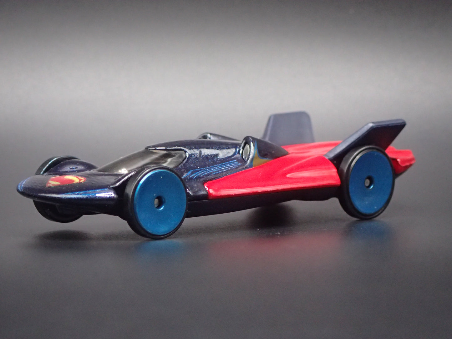 SUPERMAN DC COMICS CHARACTER CARS 1:64 SCALE DIORAMA DIECAST MODEL CAR