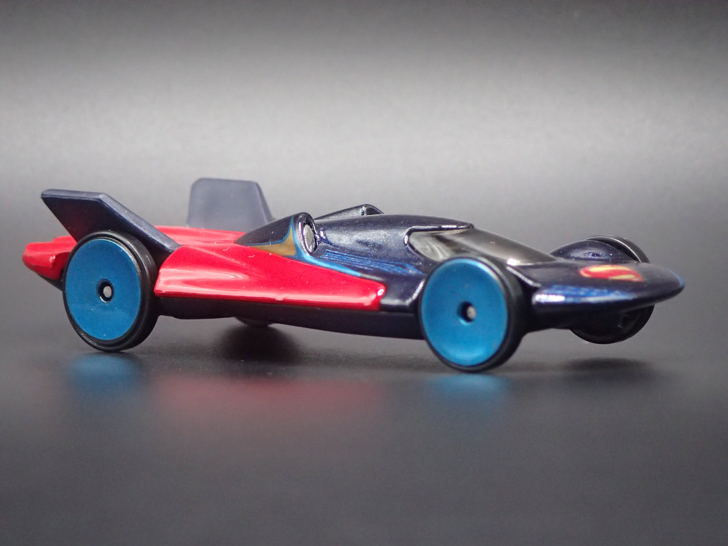 SUPERMAN DC COMICS CHARACTER CARS 1:64 SCALE DIORAMA DIECAST MODEL CAR