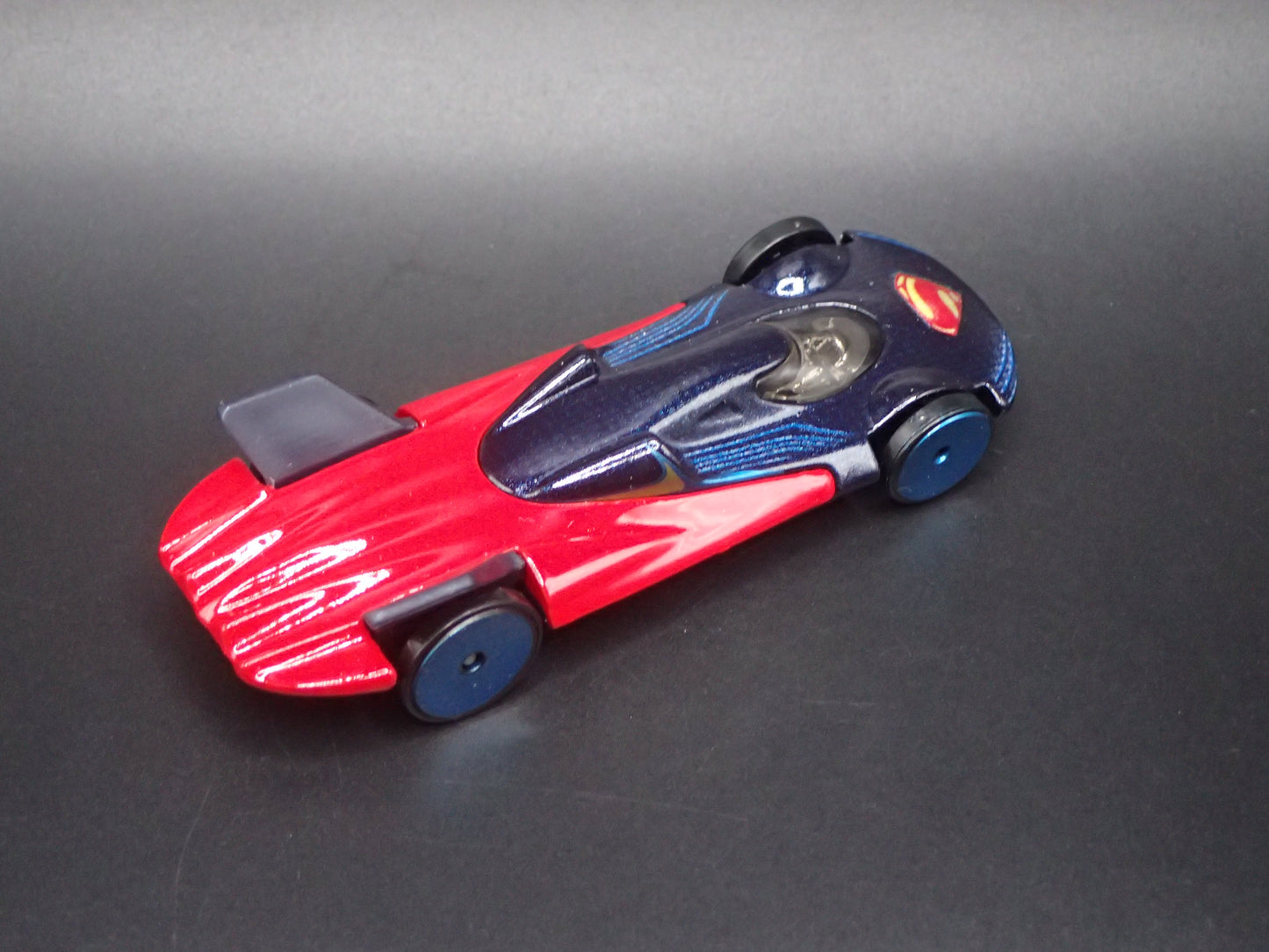 SUPERMAN DC COMICS CHARACTER CARS 1:64 SCALE DIORAMA DIECAST MODEL CAR