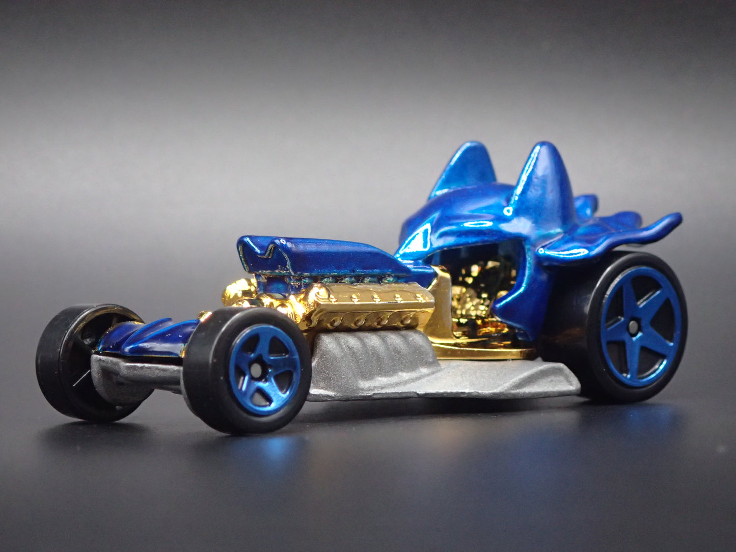 BATMAN DC COMICS CHARACTER CARS 1:64 SCALE DIORAMA DIECAST MODEL CAR