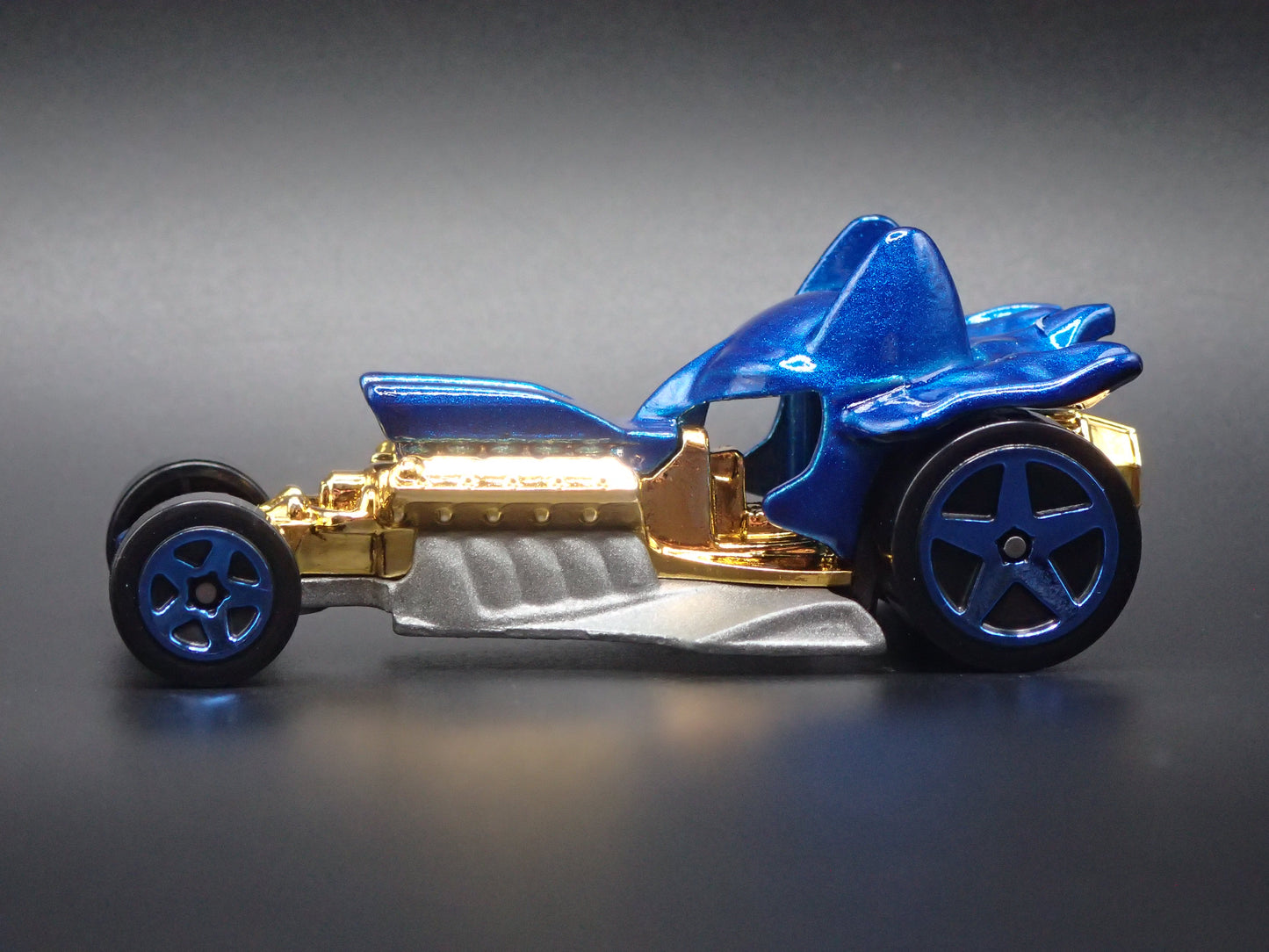 BATMAN DC COMICS CHARACTER CARS 1:64 SCALE DIORAMA DIECAST MODEL CAR