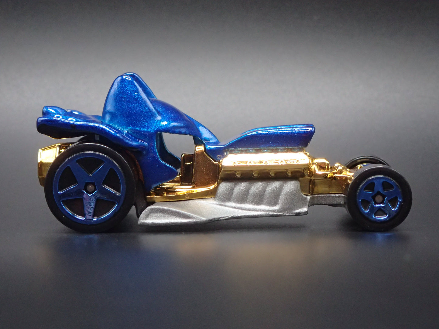 BATMAN DC COMICS CHARACTER CARS 1:64 SCALE DIORAMA DIECAST MODEL CAR