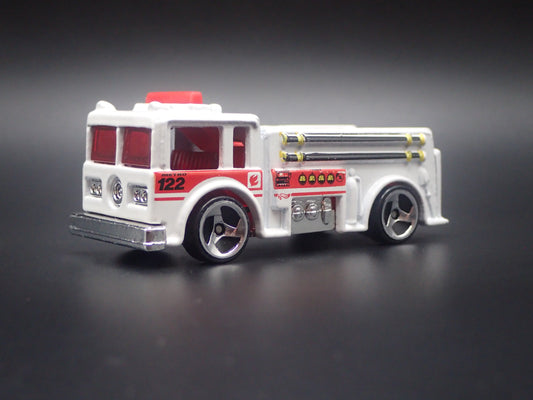 FIRE ENGINE TRUCK WHITE 1:64 HW SCALE COLLECTIBLE DIORAMA DIECAST MODEL CAR