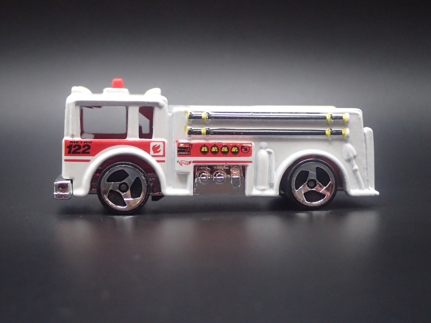 FIRE ENGINE TRUCK WHITE 1:64 HW SCALE COLLECTIBLE DIORAMA DIECAST MODEL CAR
