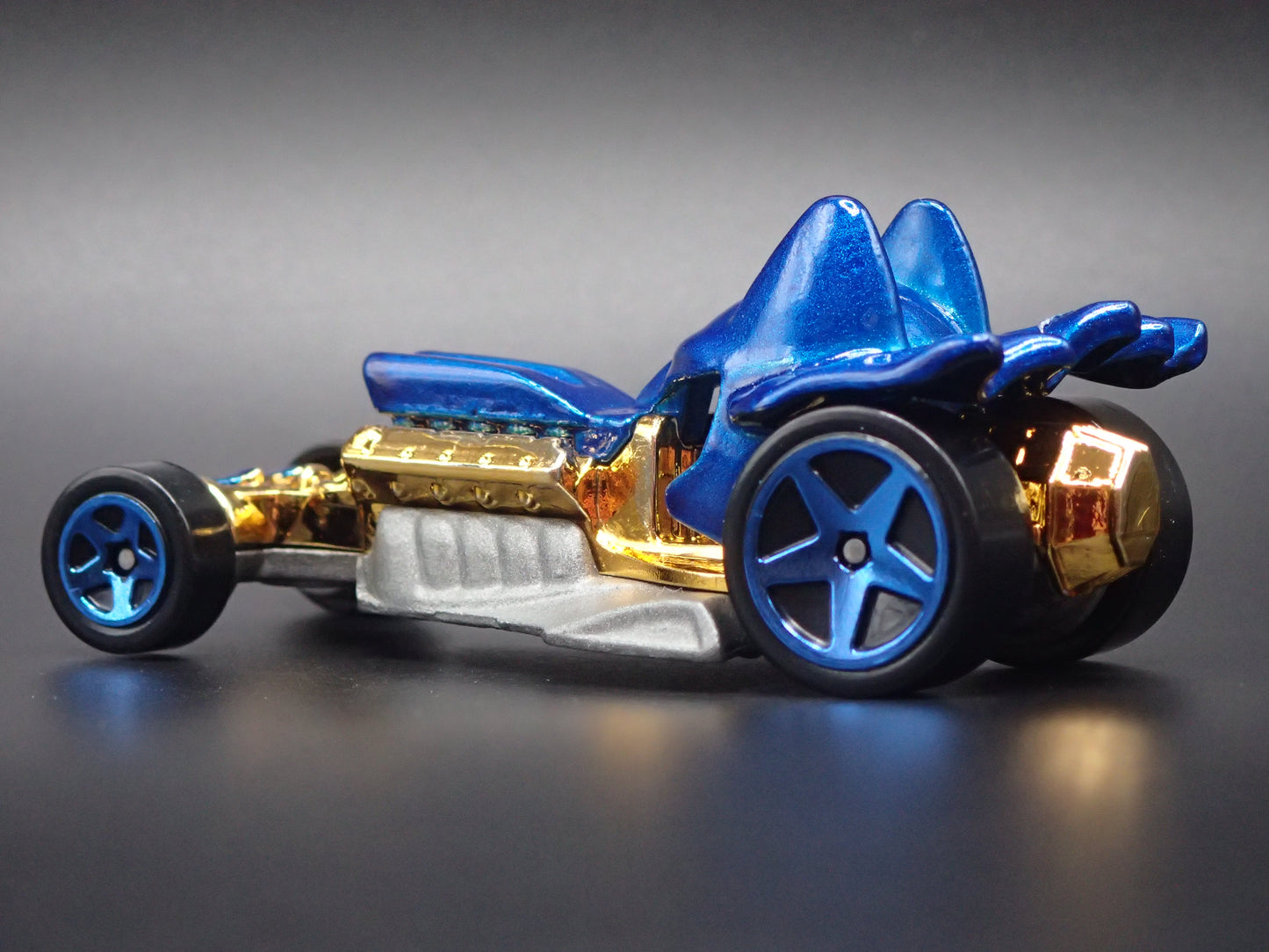 BATMAN DC COMICS CHARACTER CARS 1:64 SCALE DIORAMA DIECAST MODEL CAR