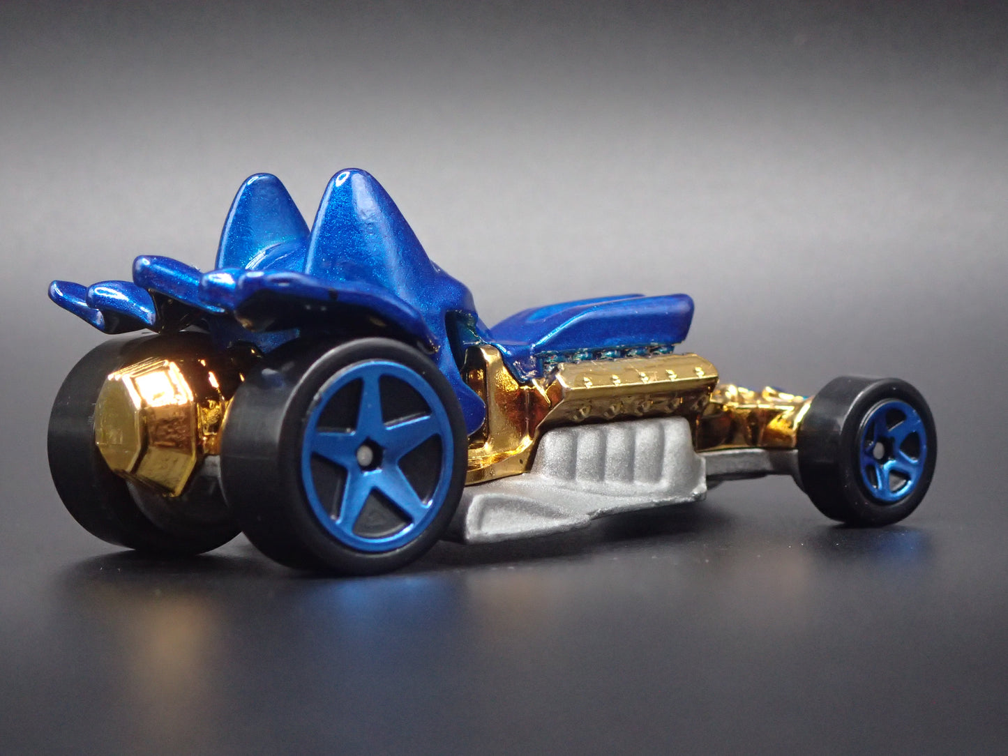 BATMAN DC COMICS CHARACTER CARS 1:64 SCALE DIORAMA DIECAST MODEL CAR