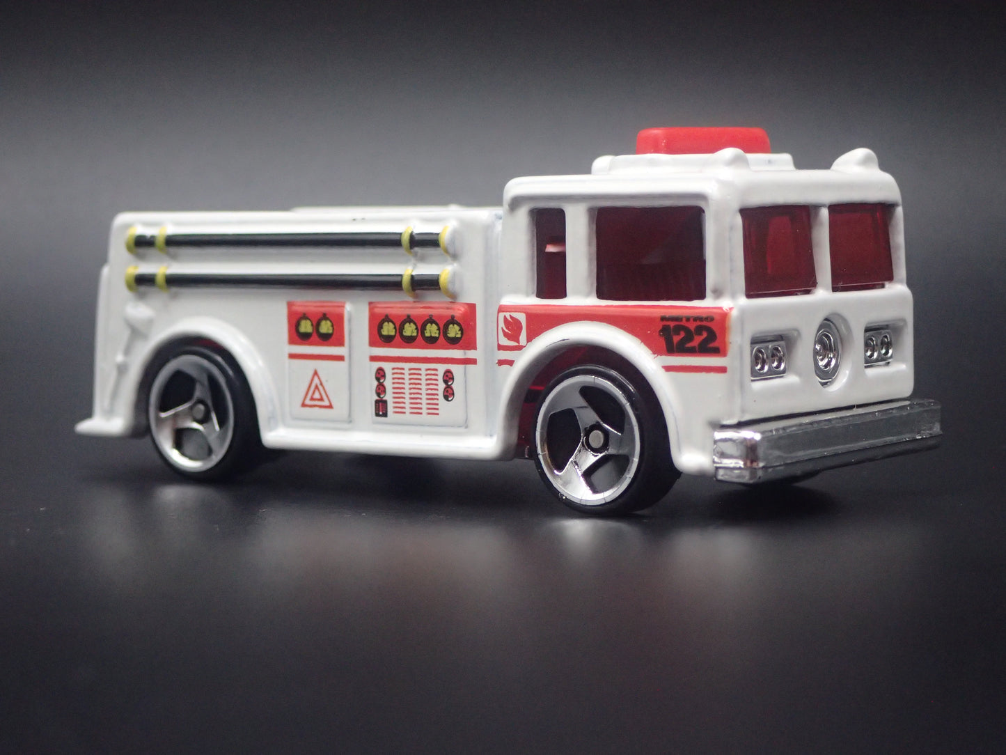FIRE ENGINE TRUCK WHITE 1:64 HW SCALE COLLECTIBLE DIORAMA DIECAST MODEL CAR