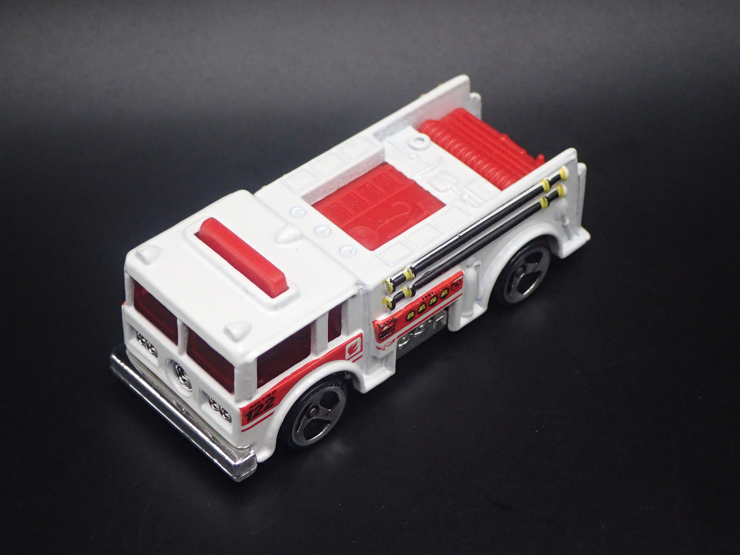 FIRE ENGINE TRUCK WHITE 1:64 HW SCALE COLLECTIBLE DIORAMA DIECAST MODEL CAR