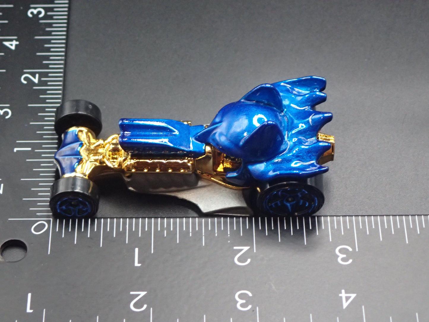 BATMAN DC COMICS CHARACTER CARS 1:64 SCALE DIORAMA DIECAST MODEL CAR