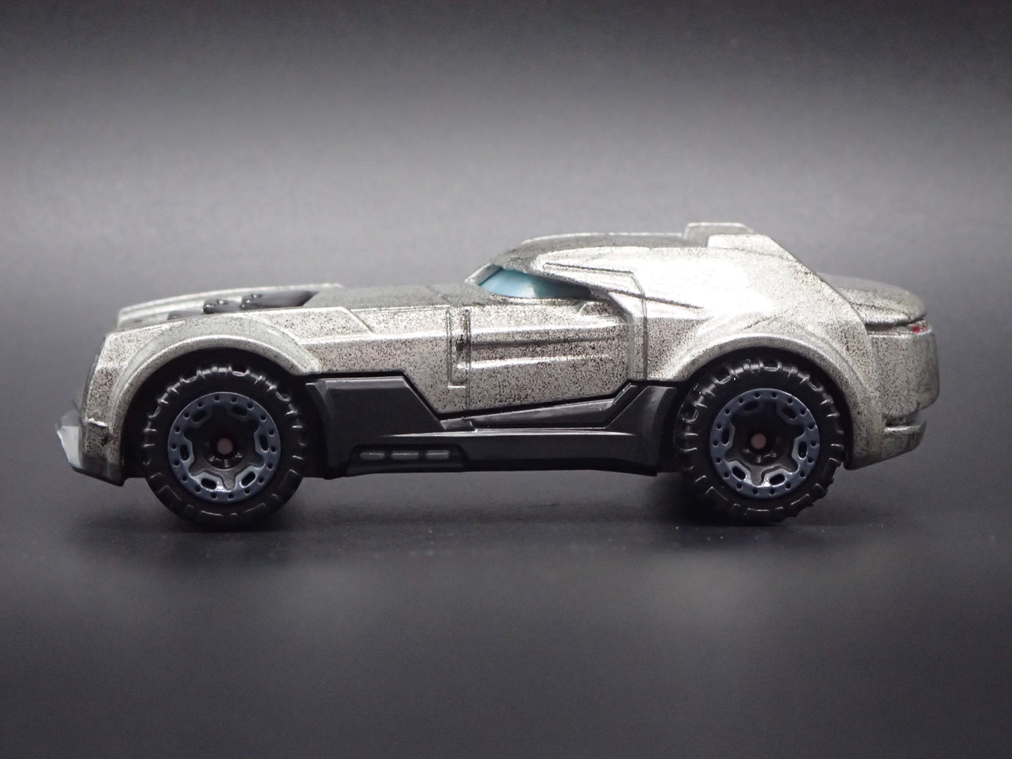 ARMORED BATMAN DC COMICS CHARACTER CARS 1:64 SCALE DIORAMA DIECAST MODEL CAR